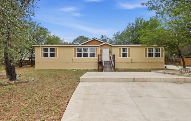 4-bedroom rental at 24231 Post Oak View in San Antonio, TX — photo 4