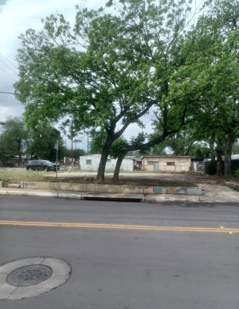 rental at 1537 Saltillo in San Antonio, TX — photo 1
