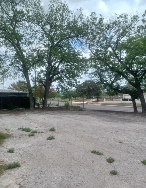 rental at 1537 Saltillo in San Antonio, TX — photo 2