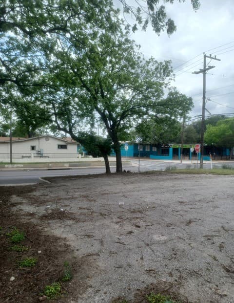 rental at 1537 Saltillo in San Antonio, TX — photo 3