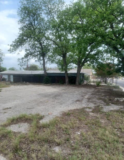 rental at 1537 Saltillo in San Antonio, TX — photo 5