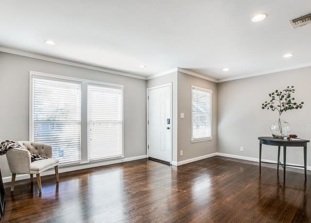 3-bedroom rental at 411 Devonshire Dr in San Antonio, TX — photo 1