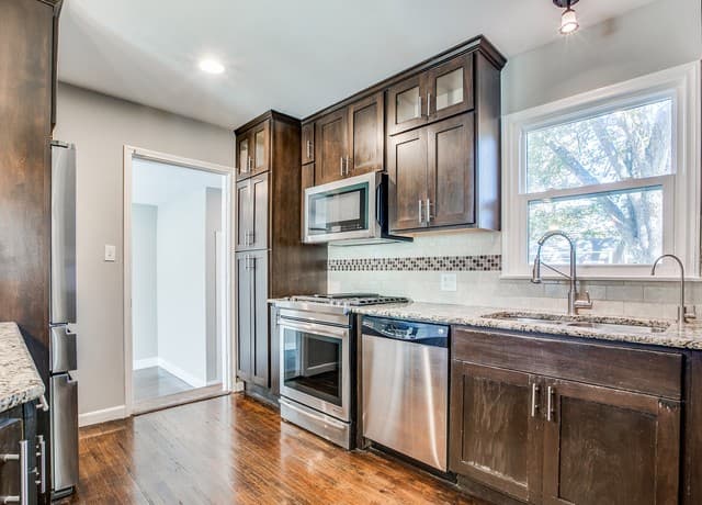3-bedroom rental at 411 Devonshire Dr in San Antonio, TX — photo 3
