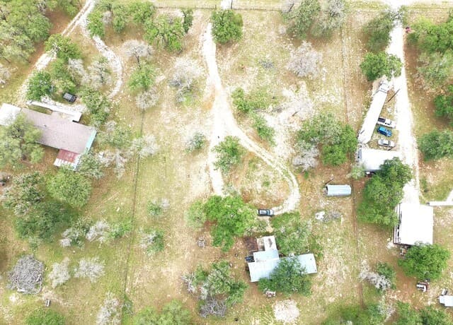 rental at 318 Shady Oaks in Floresville, TX — photo 5