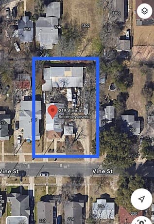 3-bedroom rental at 219 Vine St in San Antonio, TX — photo 5