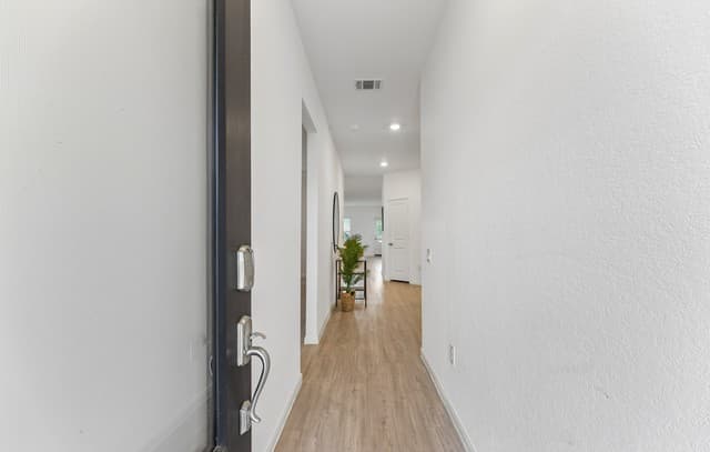 4-bedroom rental at 634 Bean Bnd in San Antonio, TX — photo 4