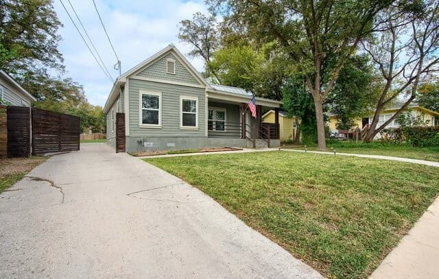 2-bedroom rental at 521 Dawson St in San Antonio, TX — photo 2