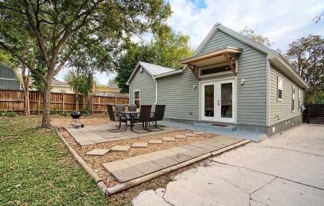 2-bedroom rental at 521 Dawson St in San Antonio, TX — photo 4