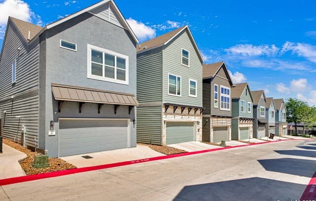 3-bedroom rental at 5843 Whitby Rd Unit 17 in San Antonio, TX — photo 3