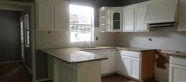 3-bedroom rental at 622 W Baylor in San Antonio, TX — photo 1