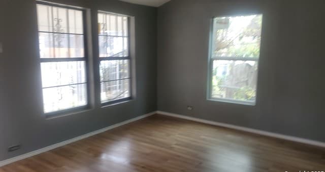 3-bedroom rental at 622 W Baylor in San Antonio, TX — photo 5