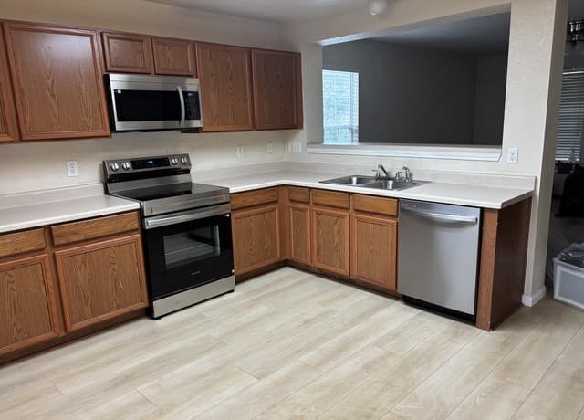 3-bedroom rental at 22 Anchorage Bay in San Antonio, TX — photo 1