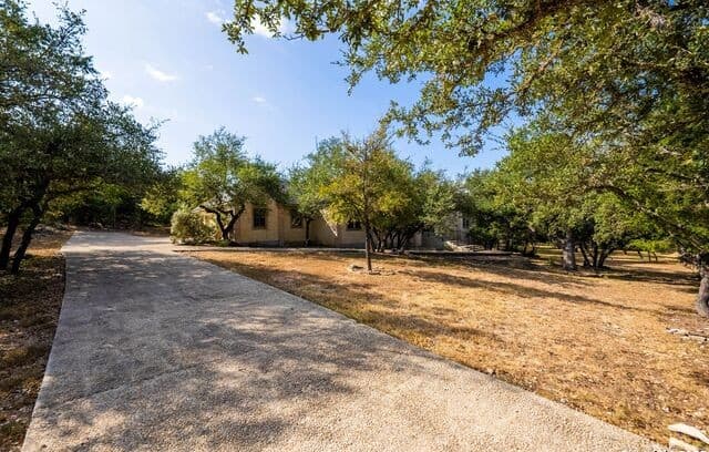4-bedroom rental at 130 Grey Mist in Spring Branch, TX — photo 5