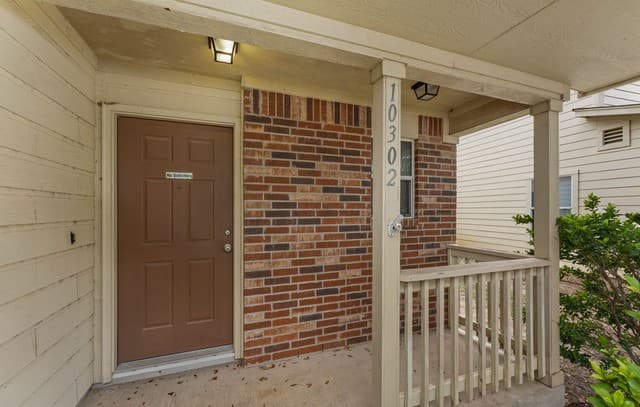 4-bedroom rental at 10302 Buescher Ln in San Antonio, TX — photo 2