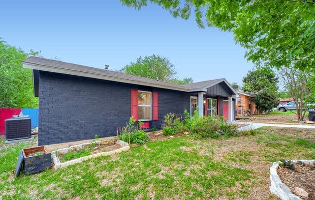 3-bedroom rental at 12006 El Sendero St in San Antonio, TX — photo 2