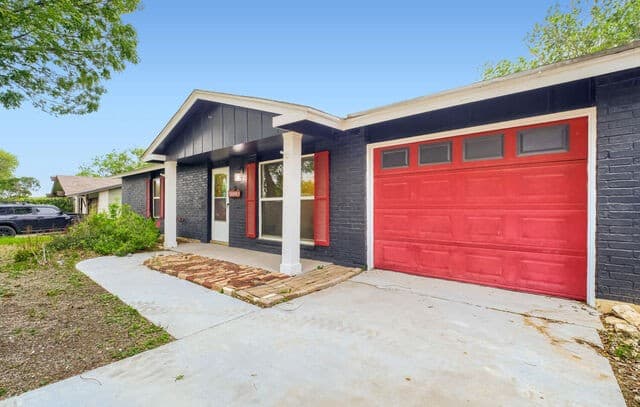 3-bedroom rental at 12006 El Sendero St in San Antonio, TX — photo 3