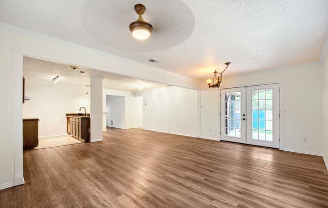3-bedroom rental at 12006 El Sendero St in San Antonio, TX — photo 4