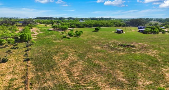 rental at 238 E Ditto Rd in Poteet, TX — photo 3