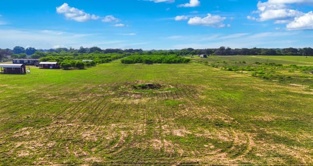 rental at 238 E Ditto Rd in Poteet, TX — photo 4