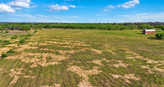 rental at 238 E Ditto Rd in Poteet, TX — photo 5