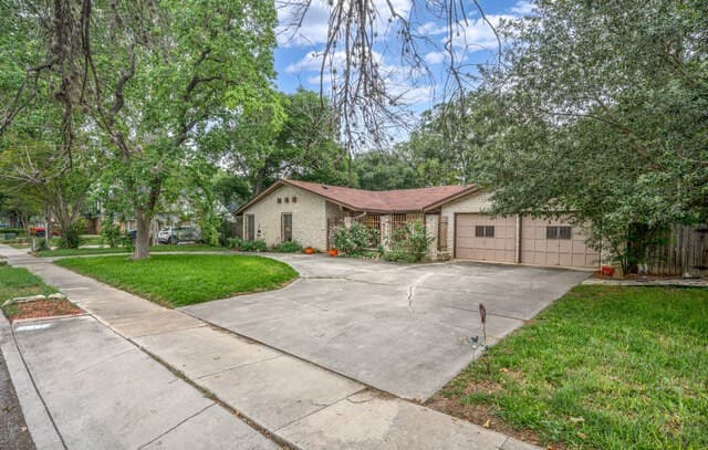 4-bedroom rental at 4503 Pecan Grove in San Antonio, TX — photo 2