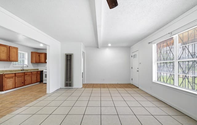 3-bedroom rental at 455 Wimberly Blvd in San Antonio, TX — photo 4