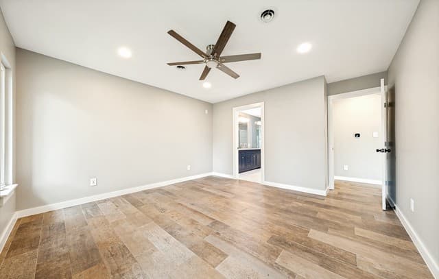 3-bedroom rental at 523 Woodcrest Dr in San Antonio, TX — photo 5