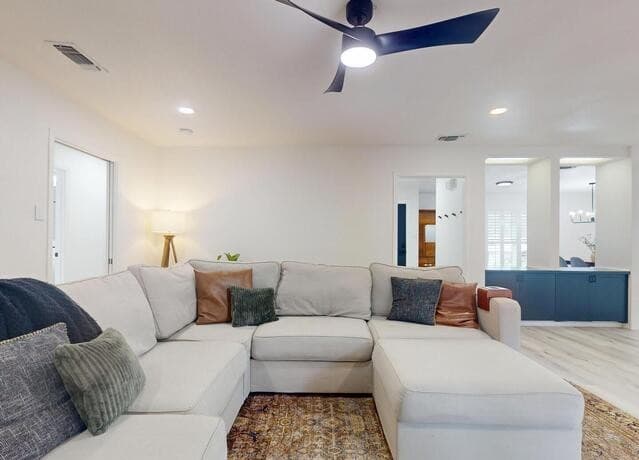 4-bedroom rental at 215 Trafalgar Rd in San Antonio, TX — photo 5