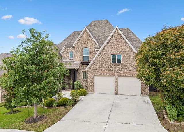 5-bedroom rental at 25847 Warbler View in San Antonio, TX — photo 2