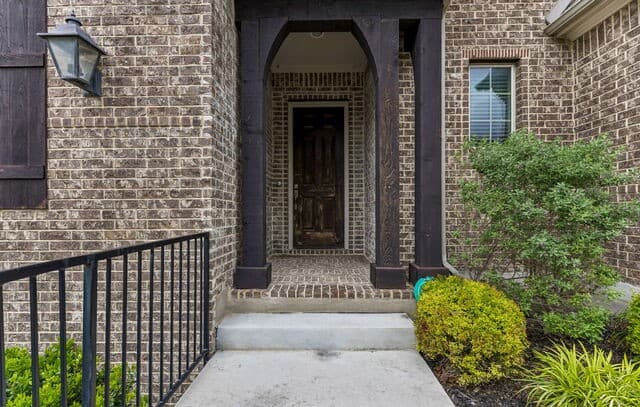 5-bedroom rental at 25847 Warbler View in San Antonio, TX — photo 5