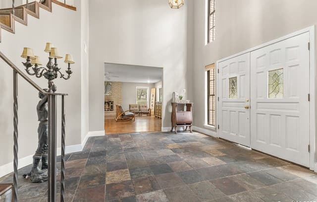 4-bedroom rental at 13711 Hunters Moss in San Antonio, TX — photo 2