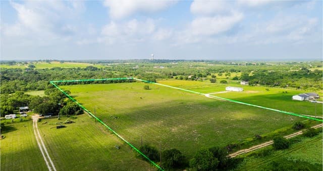 rental at 483 Alcorta Lane in Somerset, TX — photo 1