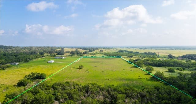 rental at 483 Alcorta Lane in Somerset, TX — photo 3
