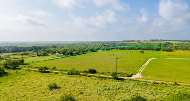 rental at 483 Alcorta Lane in Somerset, TX — photo 4