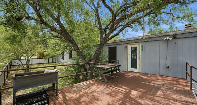 3-bedroom rental at 1308 Ruhmann in Kenedy, TX — photo 2