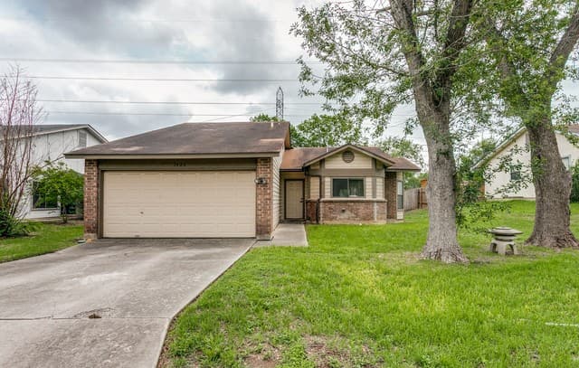 3-bedroom rental at 5426 Vista Court Dr in San Antonio, TX — photo 1