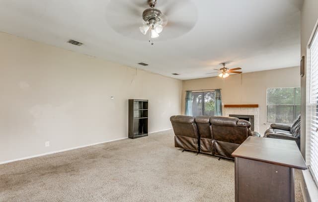 3-bedroom rental at 5426 Vista Court Dr in San Antonio, TX — photo 4