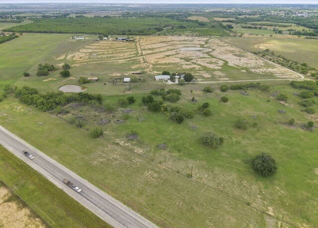 rental at 1764 E Loop 1604 S in Adkins, TX — photo 3