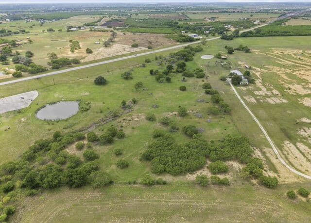 rental at 1764 E Loop 1604 S in Adkins, TX — photo 4
