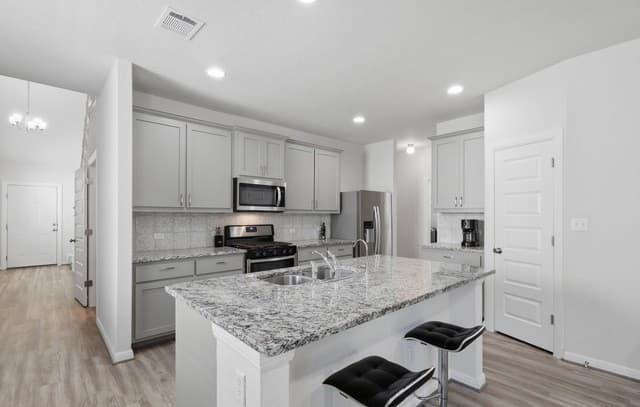 3-bedroom rental at 15055 Summer Lynn Pl in San Antonio, TX — photo 4
