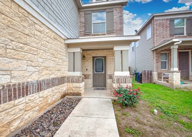 3-bedroom rental at 9314 Monsanto in San Antonio, TX — photo 2