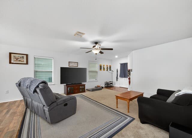 3-bedroom rental at 9314 Monsanto in San Antonio, TX — photo 4