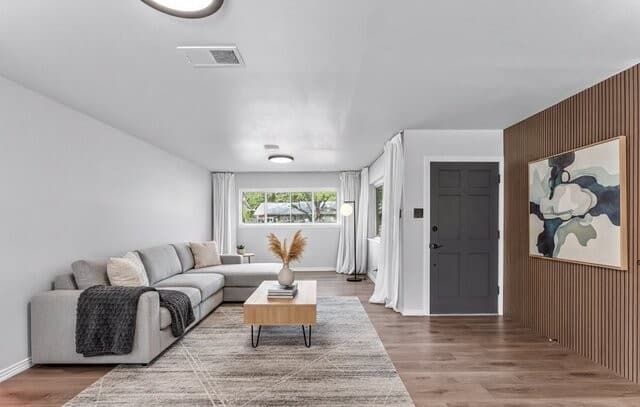 3-bedroom rental at 9823 John Rolfe Dr in San Antonio, TX — photo 3