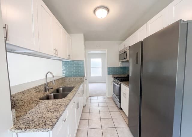 Home for sale at 225 La Jolla in Live Oak, TX — photo 2