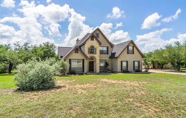 4-bedroom rental at 1316 Frontier in Spring Branch, TX — photo 2