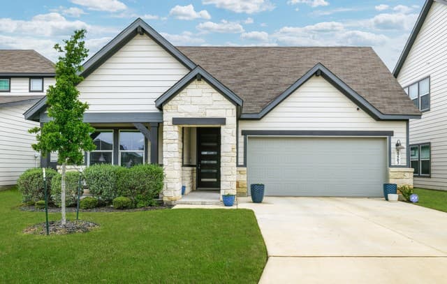 4-bedroom rental at 29503 Frontier Way in San Antonio, TX — photo 1