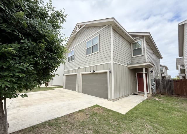 rental at 10343 Lynwood Branch in San Antonio, TX — photo 3