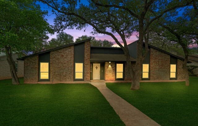 3-bedroom rental at 13710 Stoney Hl in San Antonio, TX — photo 4