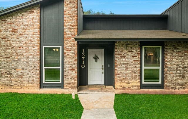 3-bedroom rental at 13710 Stoney Hl in San Antonio, TX — photo 5