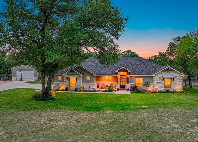 3-bedroom rental at 117 Shelby in Adkins, TX — photo 4